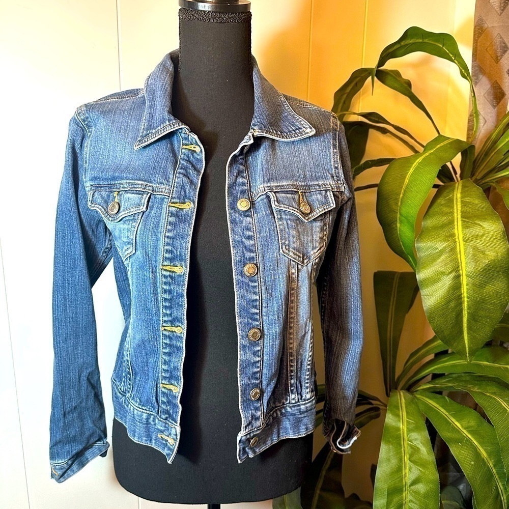 Old Navy Women’s Stretch Denim Jacket Size Small - Picture 2 of 9